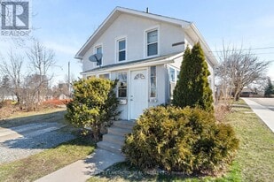 409 Bleecker Ave in Belleville, ON - Building Photo