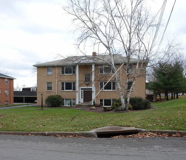 49 Green Bay Dr in Youngstown, OH - Foto de edificio - Building Photo