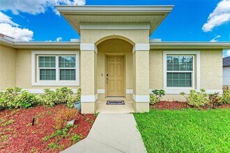 3560 Eldron Ave in North Port, FL - Foto de edificio - Building Photo