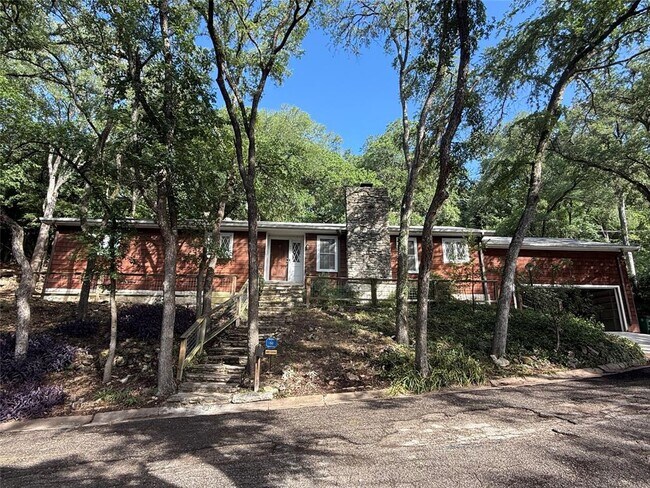 property at 2408 Pemberton Pkwy