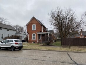 11 W 14th St in Holland, MI - Building Photo - Building Photo