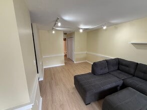 48 Hobart Ln, Unit E7 in Rockland, MA - Building Photo - Building Photo