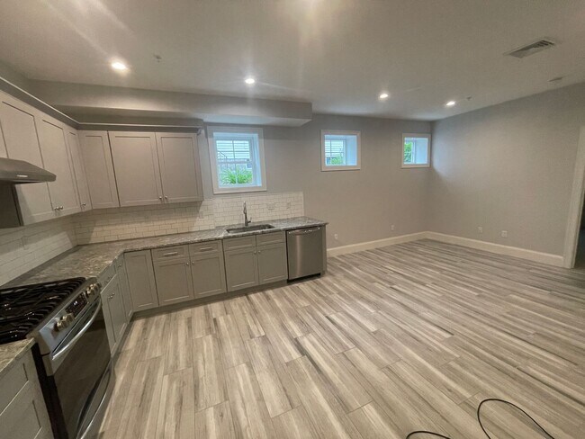 44 Cook St in Newton, MA - Building Photo - Building Photo