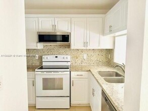 9090 NW 40th St in Coral Springs, FL - Building Photo - Building Photo
