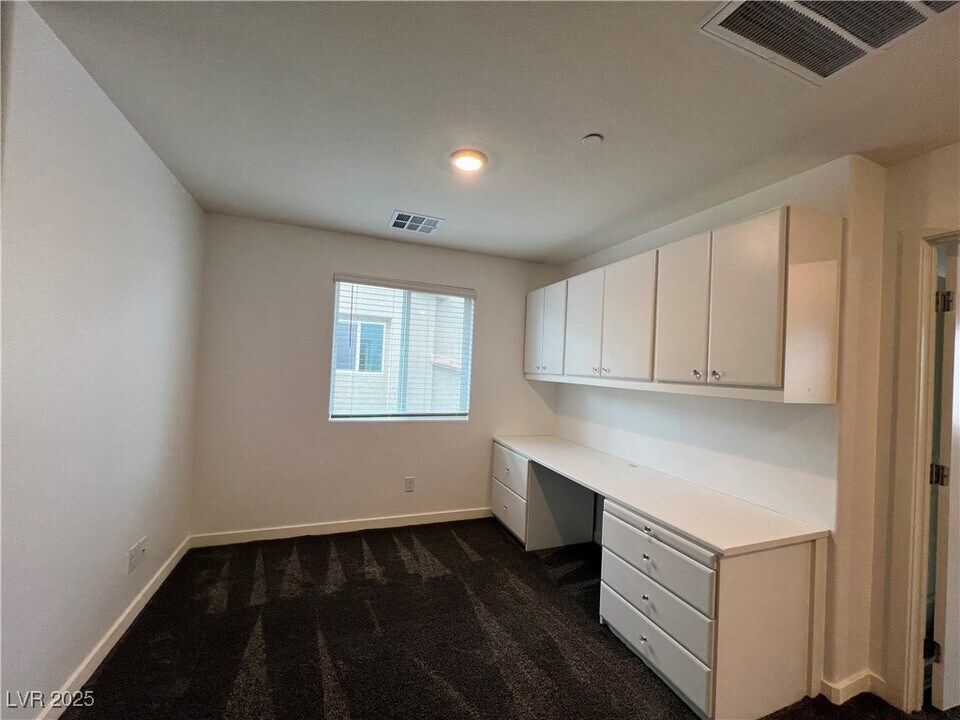 12743 Epperly St in Las Vegas, NV - Foto de edificio