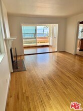 653 Ramona Ave in Laguna Beach, CA - Foto de edificio - Building Photo