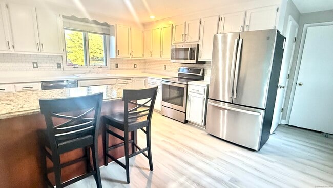 20 Arthur Dr in South Windsor, CT - Building Photo - Building Photo