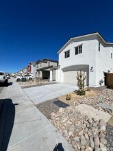 7919 Schist Rd in Sparks, NV - Foto de edificio - Building Photo