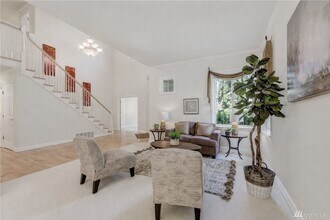 26025 SE 23rd Pl in Sammamish, WA - Building Photo - Building Photo