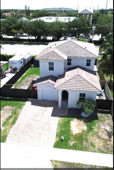 24721 SW 112th Ct in Homestead, FL - Building Photo
