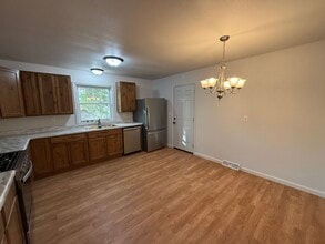 514 11th Ave NE in Minot, ND - Building Photo - Building Photo