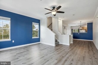 42379 Goldenseal Square in Ashburn, VA - Building Photo - Building Photo