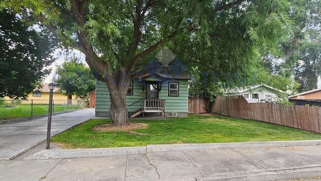 property at 512 S Maple St