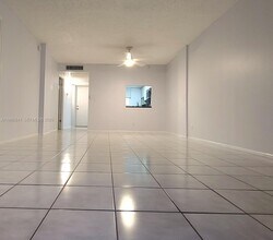 120 Royal Pk Dr in Oakland Park, FL - Building Photo - Building Photo