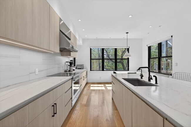 96 Henry St in Cambridge, MA - Building Photo - Building Photo