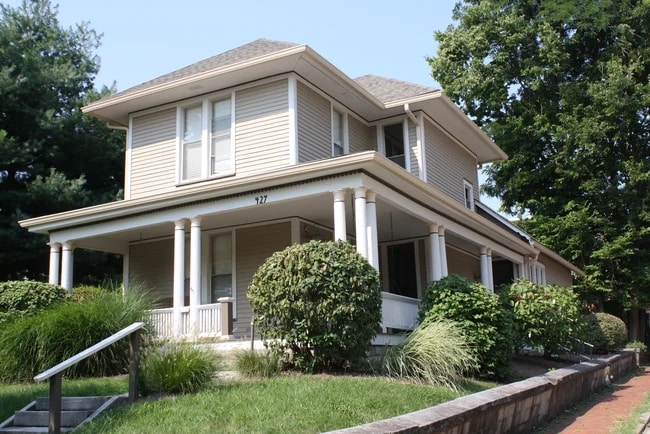 427 N Washington St in Bloomington, IN - Foto de edificio - Building Photo