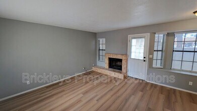 820 W University Dr in Tempe, AZ - Foto de edificio - Building Photo