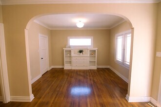 233 Avenue E, Unit B in Redondo Beach, CA - Building Photo - Building Photo