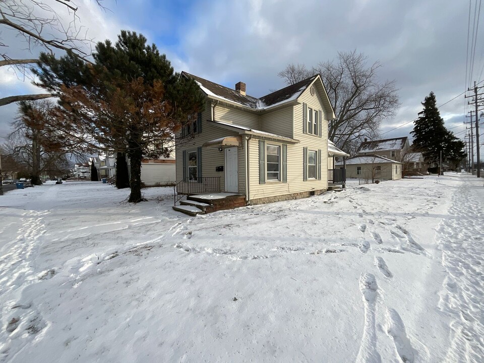 1155 W 9th St in Lorain, OH - Building Photo