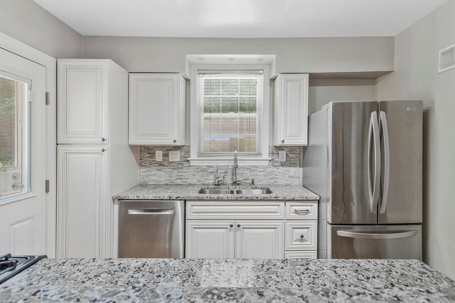 1714 33rd Pl SE in Washington, DC - Building Photo