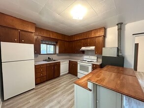 301 N Dennis St in Ellensburg, WA - Building Photo - Building Photo