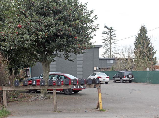 Holly Tree Apartments in Kent, WA - Building Photo - Building Photo