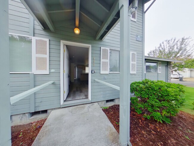 1990 N 10th St in Springfield, OR - Building Photo - Building Photo