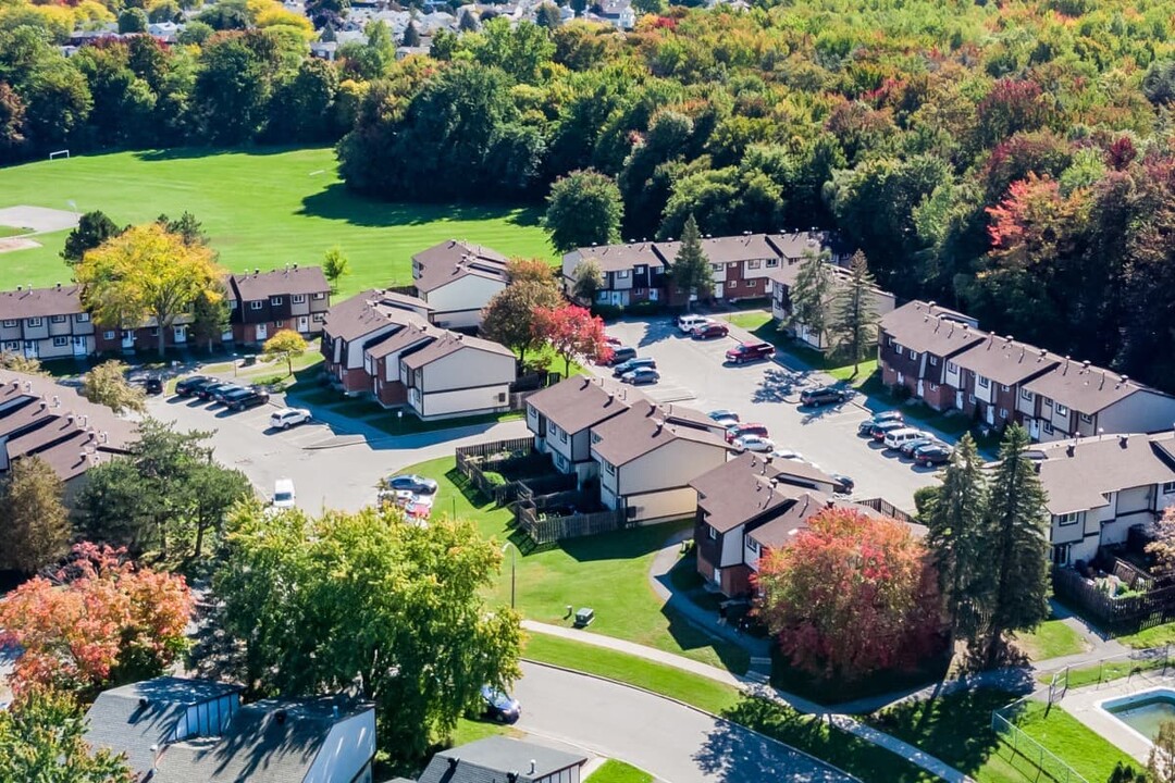 Hunter’s Point Townhomes in Ottawa, ON - Building Photo