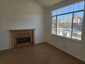 44547 Aspen St in Lancaster, CA - Building Photo - Building Photo
