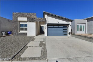 12333 Desert Wolf Ave in El Paso, TX - Building Photo