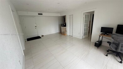 4841 NW 7th St in Miami, FL - Building Photo - Building Photo