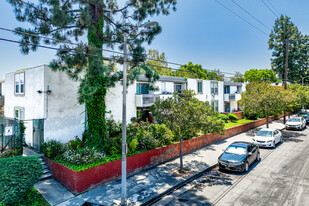 Parc Tarzana in Tarzana, CA - Foto de edificio - Building Photo