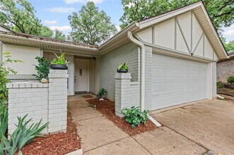2400 York Minster Ct in Arlington, TX - Building Photo - Building Photo