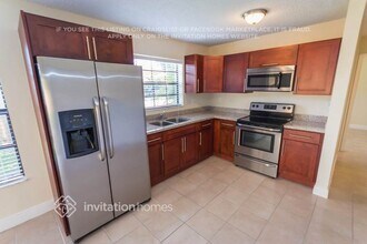 20015 W Oakmont Cir in Hialeah, FL - Building Photo - Building Photo