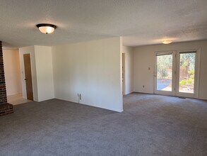 779 Twin Pines Cir in Ashland, OR - Building Photo - Building Photo