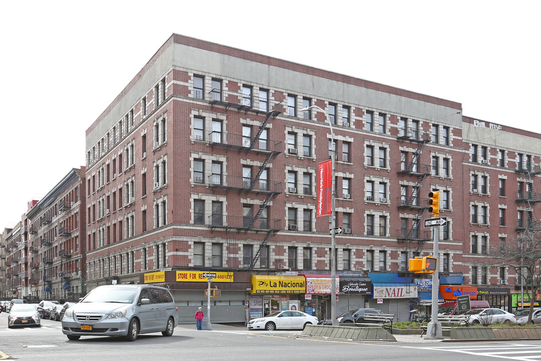 3890-3898 Broadway in New York, NY - Building Photo