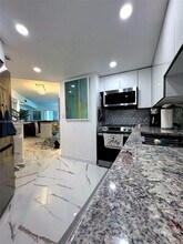 999 Brickell Bay Dr in Miami, FL - Building Photo - Building Photo