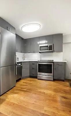 211 Thompson St