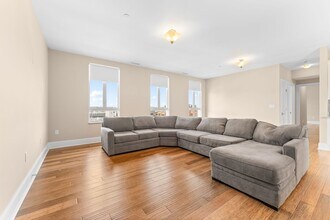 380 W Broadway in Boston, MA - Building Photo - Building Photo
