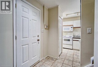 61 High St in London, ON - Building Photo - Building Photo