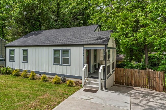 property at 1129 Graymont Dr SW