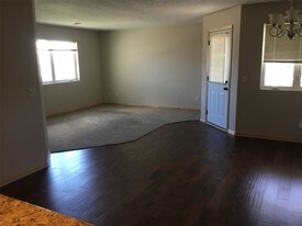 2816 40th Ave SE in Mandan, ND - Building Photo