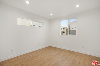 4232 Rosewood Ave in Los Angeles, CA - Building Photo - Building Photo