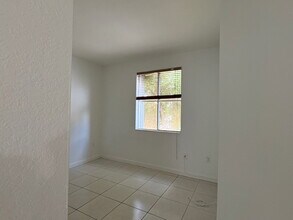 17630 NW 73rd Ave, Unit 205 in Hialeah, FL - Building Photo - Building Photo
