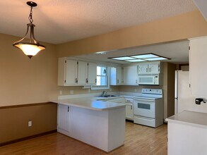 10517 Oak Chapel Dr in Fort Wayne, IN - Building Photo - Building Photo