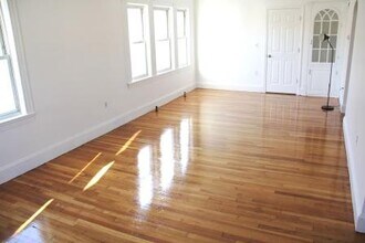 246 Pearl St, Unit 248 in Newton, MA - Building Photo - Building Photo