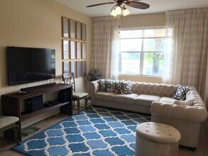 213 River Bluff Ln in Royal Palm Beach, FL - Building Photo - Building Photo