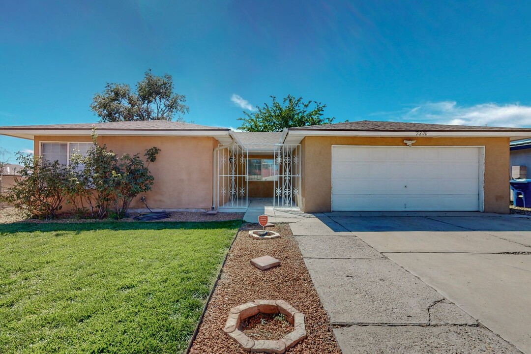 7300 Aladdin Ct NW in Albuquerque, NM - Building Photo