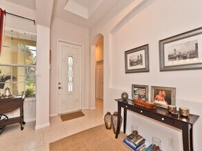 1995 Harbor View Cir in Weston, FL - Building Photo - Building Photo