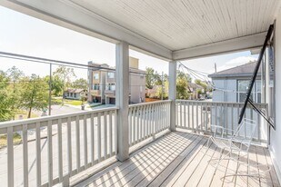 215 N Milby St in Houston, TX - Building Photo